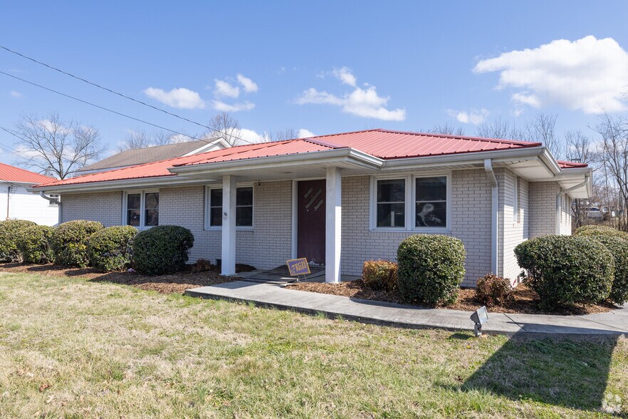303 N Willow Ave, Cookeville, TN à louer - Photo principale – Image 1 sur 1