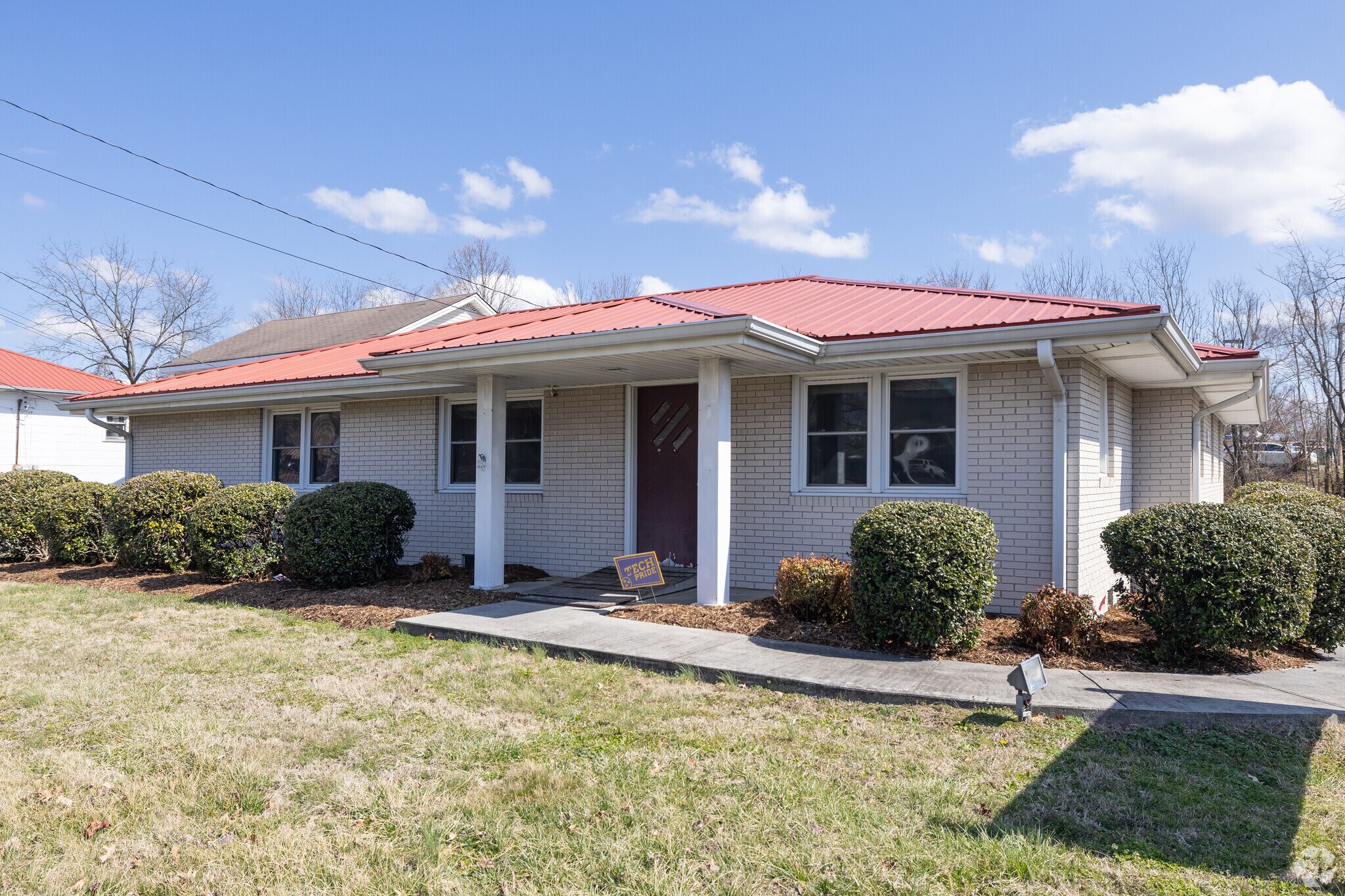 303 N Willow Ave, Cookeville, TN à louer Photo principale– Image 1 sur 2