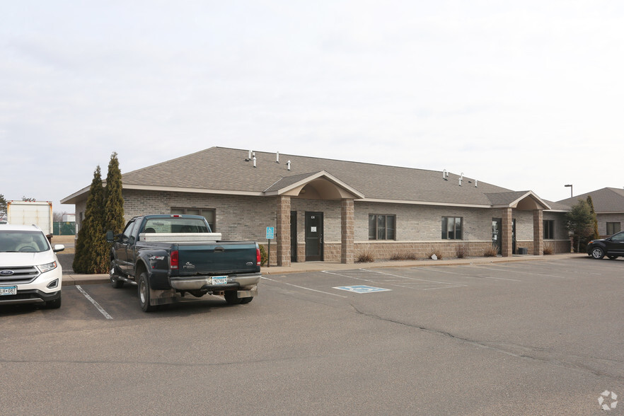 2 Enterprise Ave NE, Isanti, MN à louer - Photo principale – Image 2 sur 4