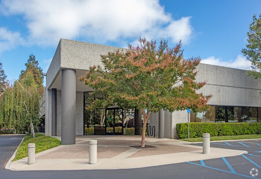 55-85 Nicholson Ln, San Jose, CA à louer - Photo de l’immeuble – Image 3 sur 5