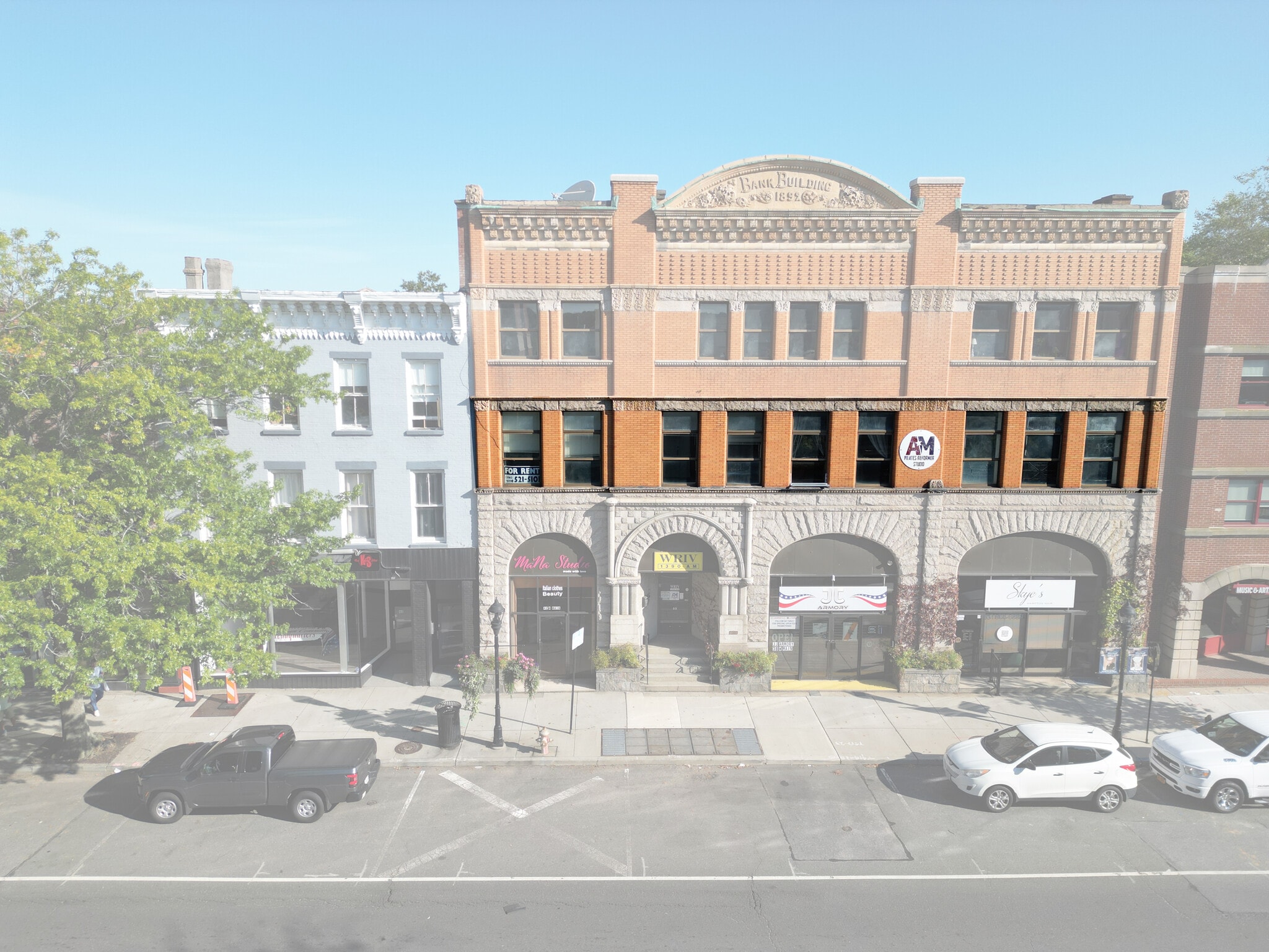 42 W Main St, Riverhead, NY à louer Photo intérieure– Image 1 sur 10