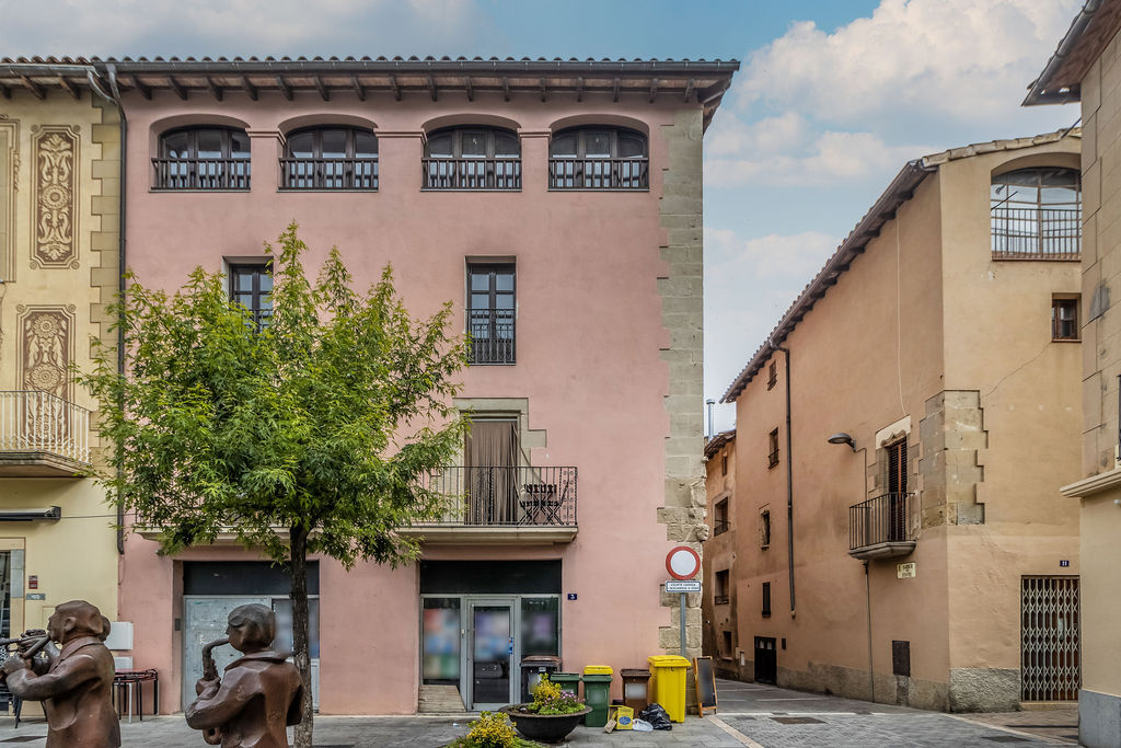 Immeuble residentiel dans Centelles, Barcelona à vendre Photo principale– Image 1 sur 3