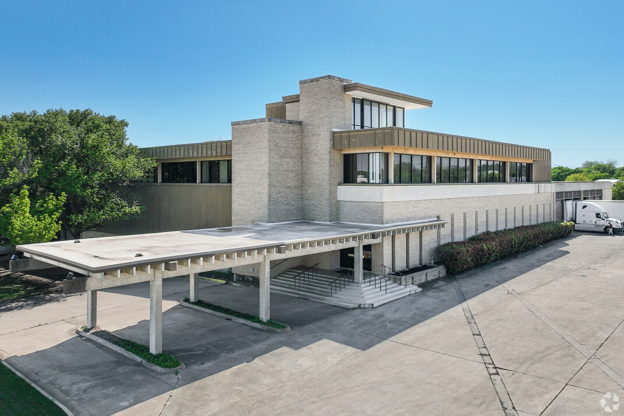 1300 E Berry St, Fort Worth, TX à louer Photo principale– Image 1 sur 6