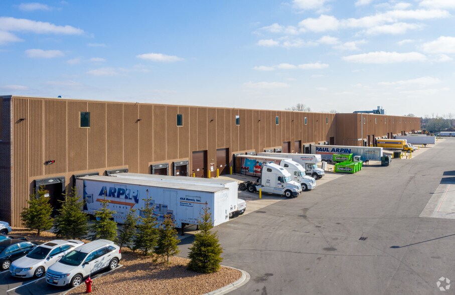 8201 Brooklyn Blvd, Brooklyn Park, MN à louer - Photo de l’immeuble – Image 3 sur 14