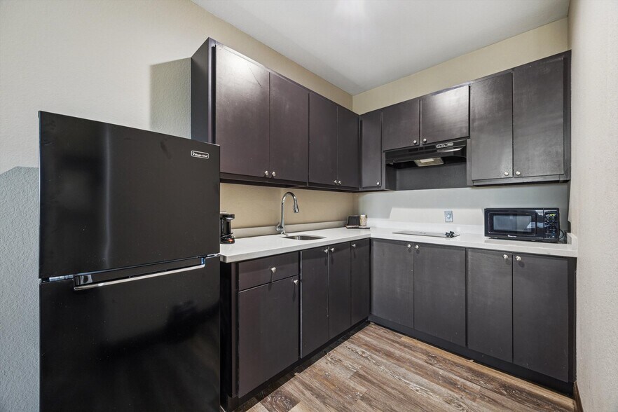 9002 Highway 6, Hitchcock, TX à vendre - Photo intérieure – Image 3 sur 10