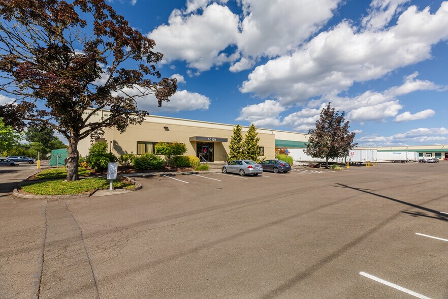 10145 SE Jennifer St, Clackamas, OR à louer - Photo de l’immeuble – Image 3 sur 7