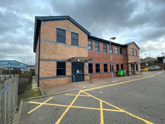 Aberford Rd, Garforth à louer - Photo de l’immeuble – Image 2 sur 2