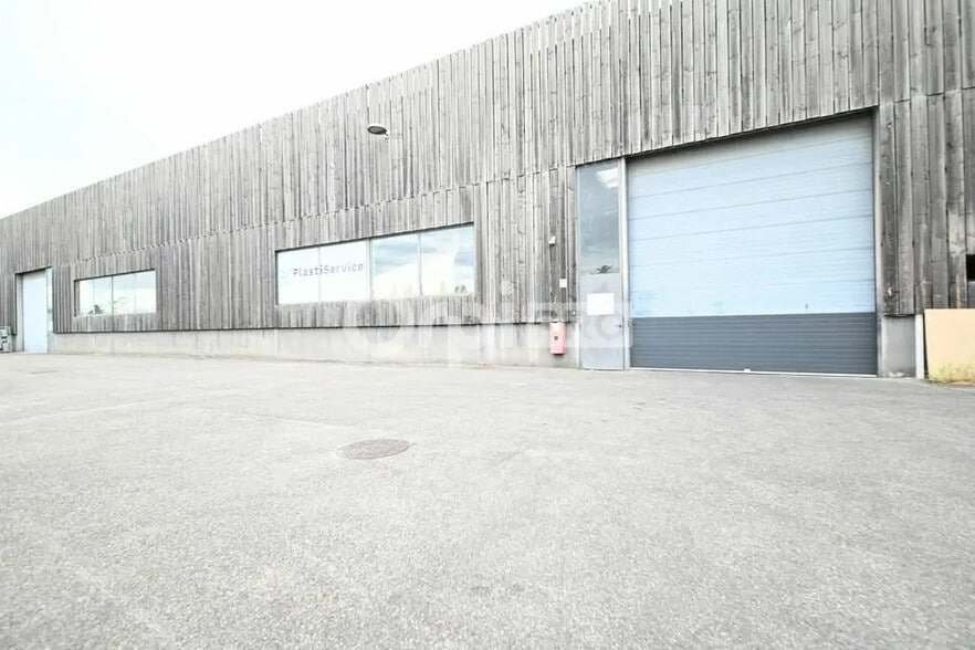 7 Rue Michel Jacquet, Saint-Priest à louer - Photo de l’immeuble – Image 3 sur 5