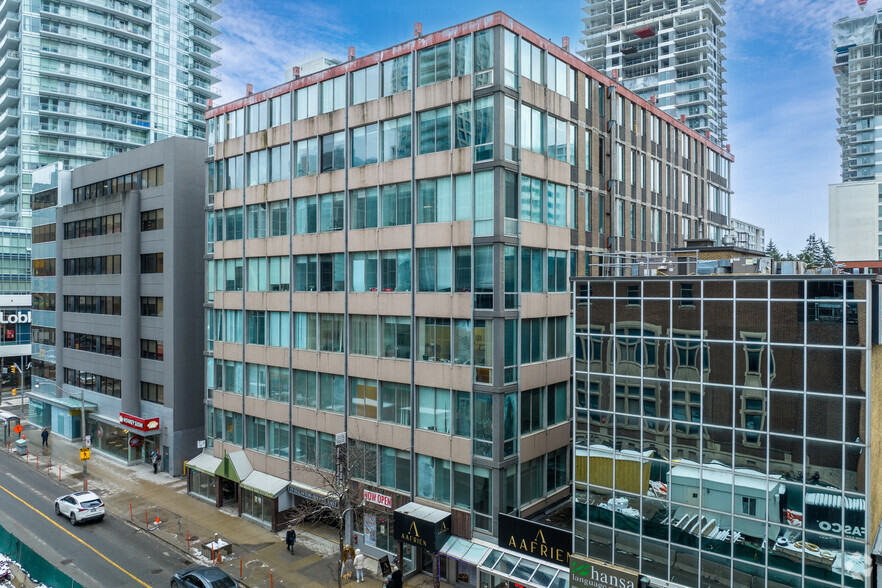 55 Eglinton Av E, Toronto, ON à louer - Photo de l’immeuble – Image 2 sur 5