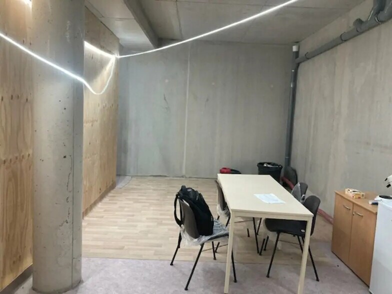 Local commercial dans Courbevoie à vendre - Photo de l’immeuble – Image 3 sur 6