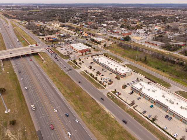 22510 Interstate 35, Kyle, TX à louer - Photo de l’immeuble – Image 2 sur 7