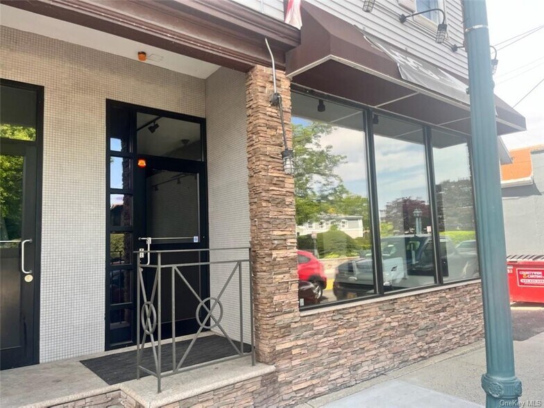 129 Main St, Nanuet, NY à louer - Photo de l’immeuble – Image 1 sur 1