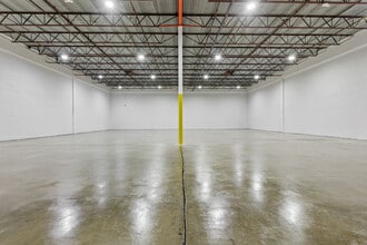 7950-7966 NW 14th St, Miami, FL à louer Photo intérieure– Image 2 sur 23