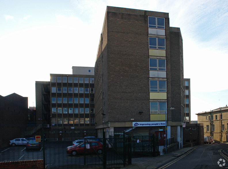 Wakefield Rd, Dewsbury à louer - Photo de l’immeuble – Image 2 sur 12