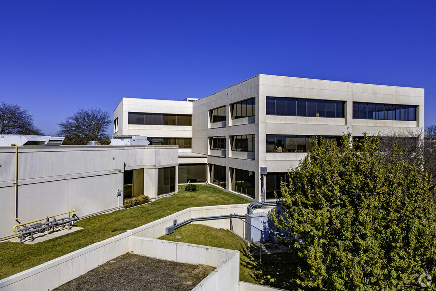 10000 W IH-10, San Antonio, TX à louer - Photo de l’immeuble – Image 3 sur 8