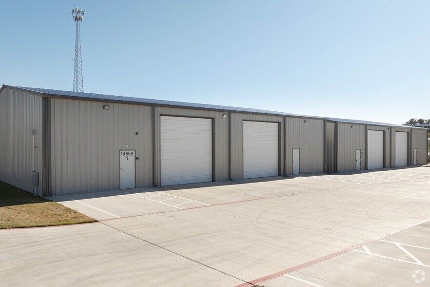 14566 Industrial Park, Aubrey, TX à vendre - Photo principale – Image 1 sur 36