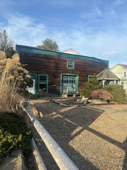 1033 Kinderhook St, Valatie, NY à vendre - Photo de l’immeuble – Image 3 sur 9