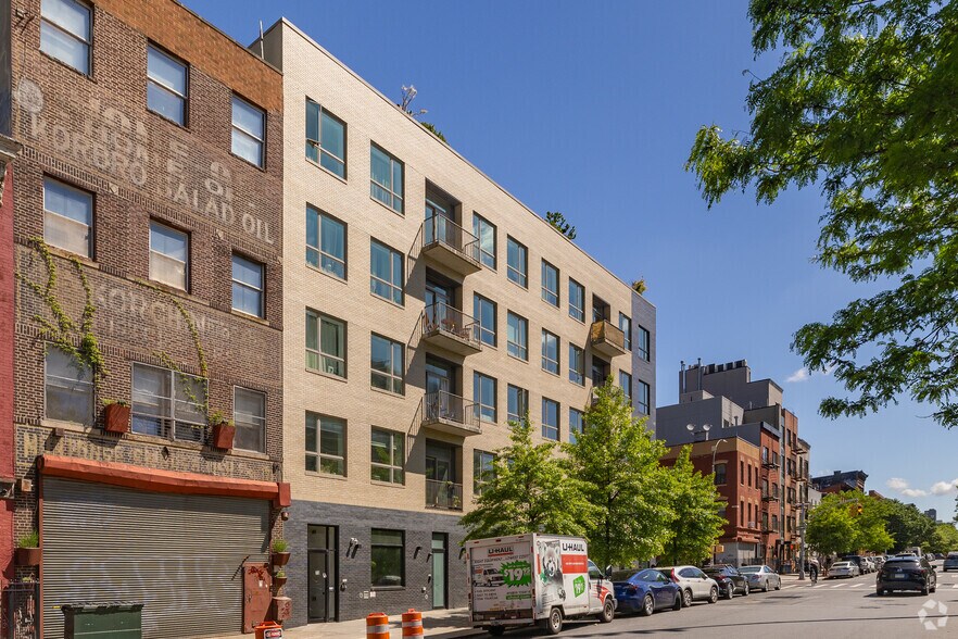 73 Montrose Ave, Brooklyn, NY à louer - Photo de l’immeuble – Image 3 sur 6
