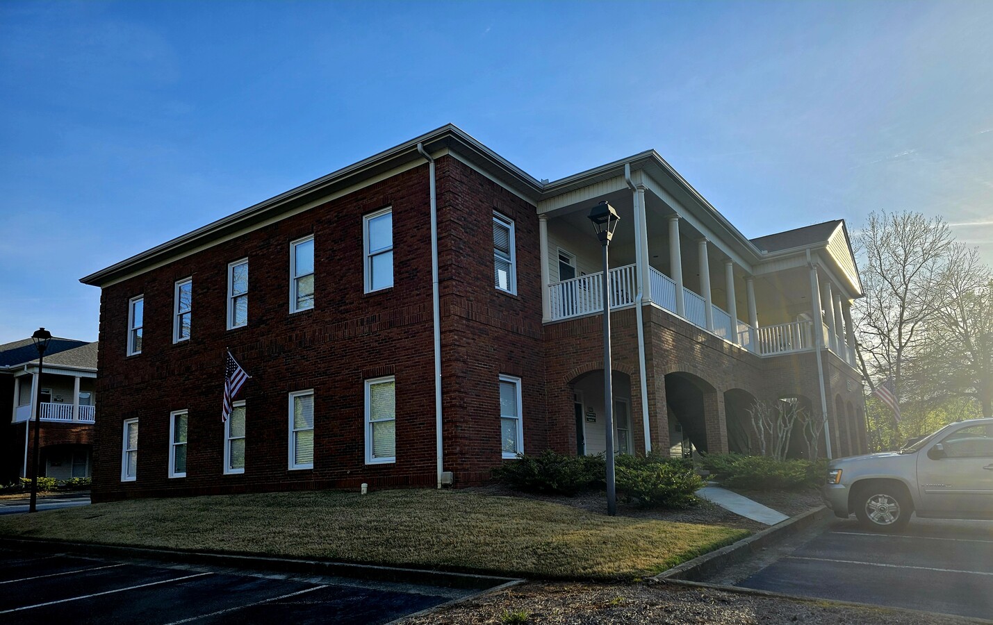 570 W Crossville Rd, Roswell, GA 30075 - Lot 203 -  - Photo intérieure - Image 1 of 11