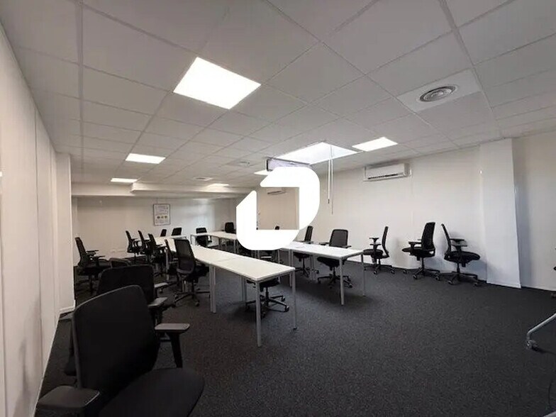 Bureau dans SAINT-OUEN-L'AUMONE à louer - Photo de l’immeuble – Image 1 sur 18