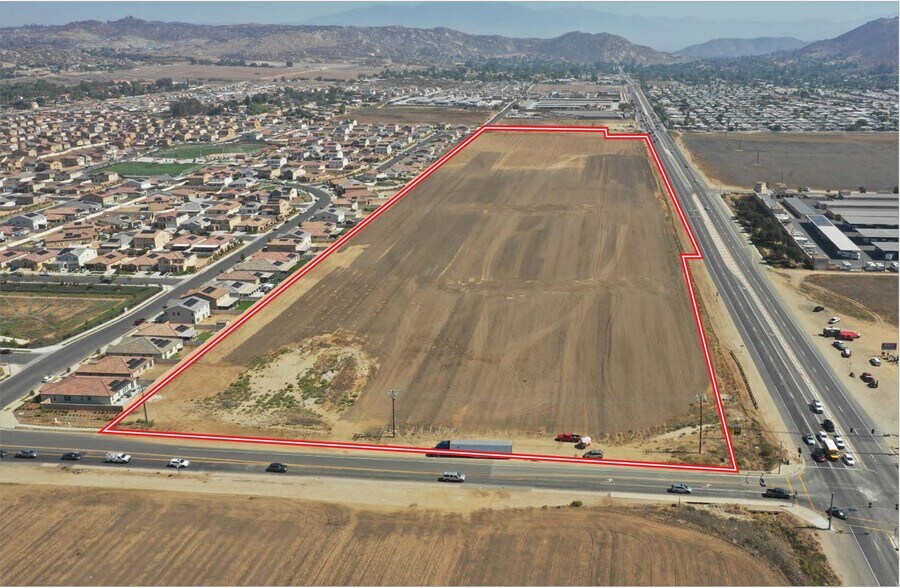 NEC Hwy 74 & Briggs Rd., Homeland, CA à vendre - Photo principale – Image 1 sur 6