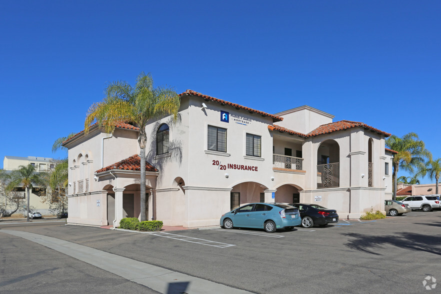 225 W Valley Pky, Escondido, CA à louer - Photo de l’immeuble – Image 2 sur 4