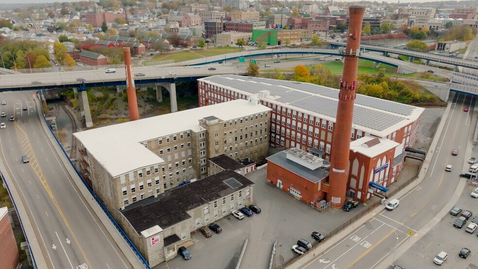 18 Pocasset St, Fall River, MA à louer - Photo de l’immeuble – Image 1 sur 9