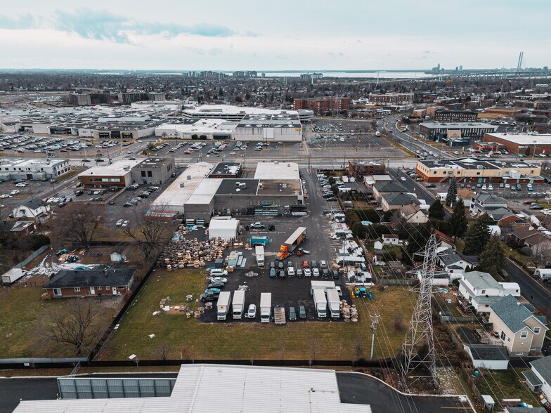 2180 Lapinière, Brossard, QC à louer - Photo de l’immeuble – Image 2 sur 5