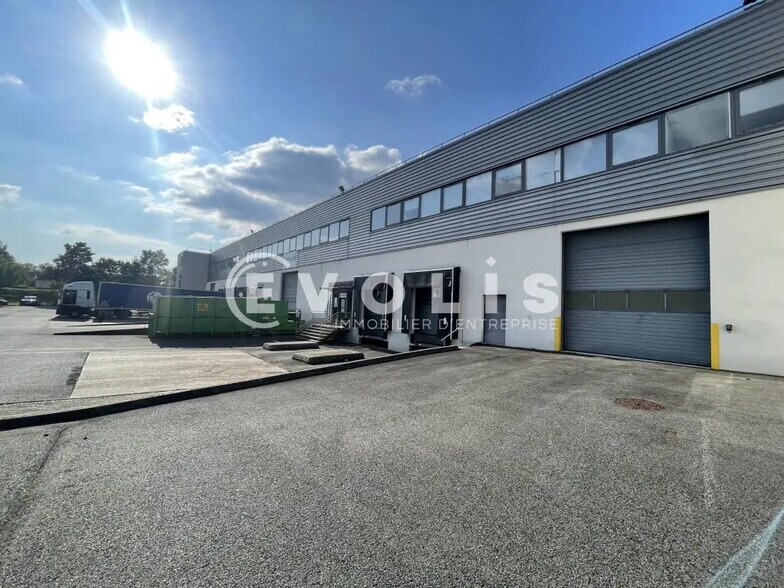 Industriel/Logistique dans Lieusaint à louer - Photo de l’immeuble – Image 1 sur 10