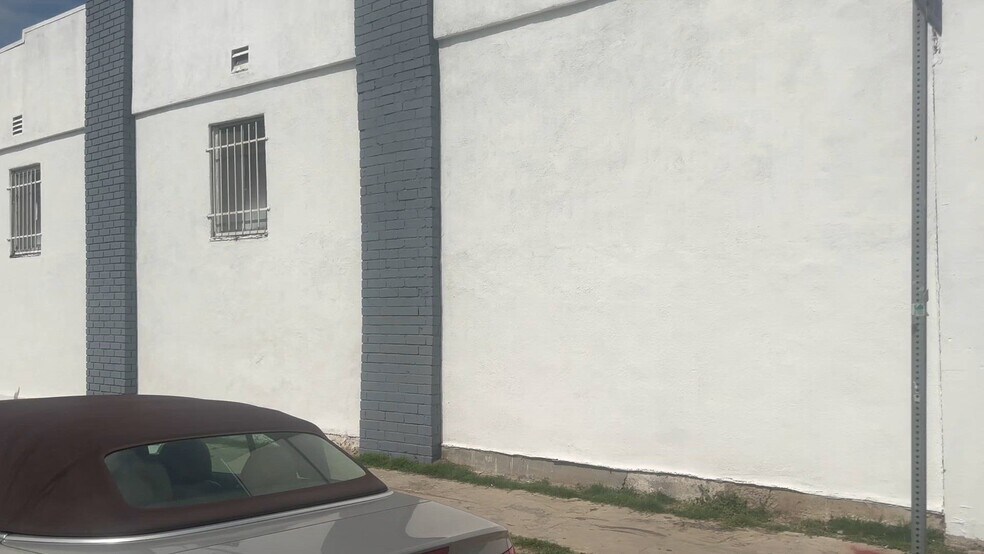 10975 S Main St, Los Angeles, CA à vendre - Vidéo sur l’annonce professionnelle – Image 2 sur 15