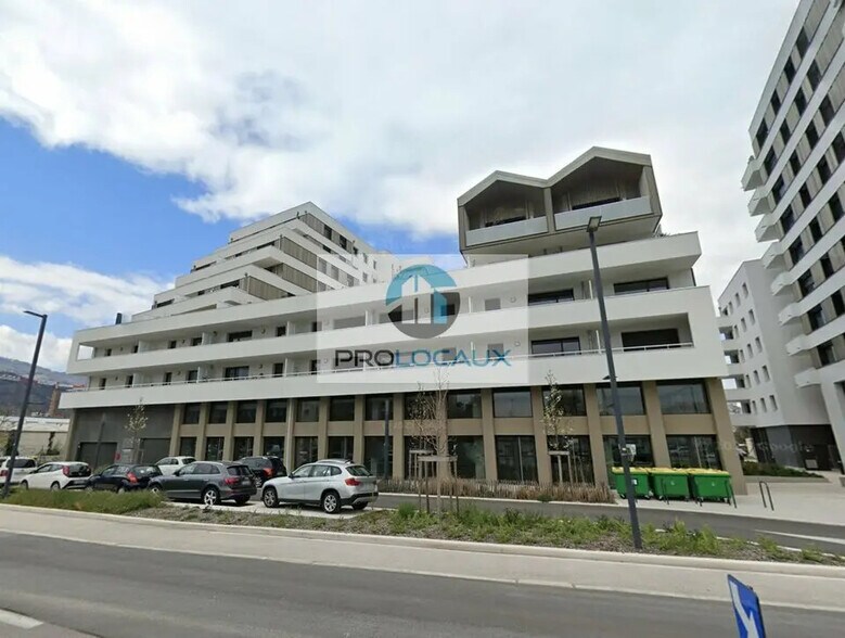 Local commercial dans Le Pont-de-Claix à vendre - Photo de l’immeuble – Image 1 sur 2