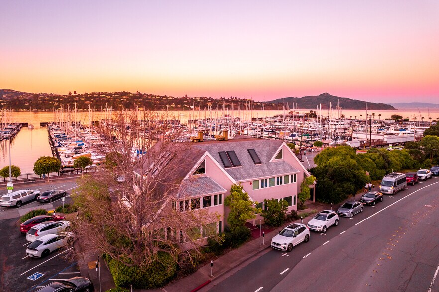 900 Bridgeway, Sausalito, CA à vendre - Photo de l’immeuble – Image 2 sur 22