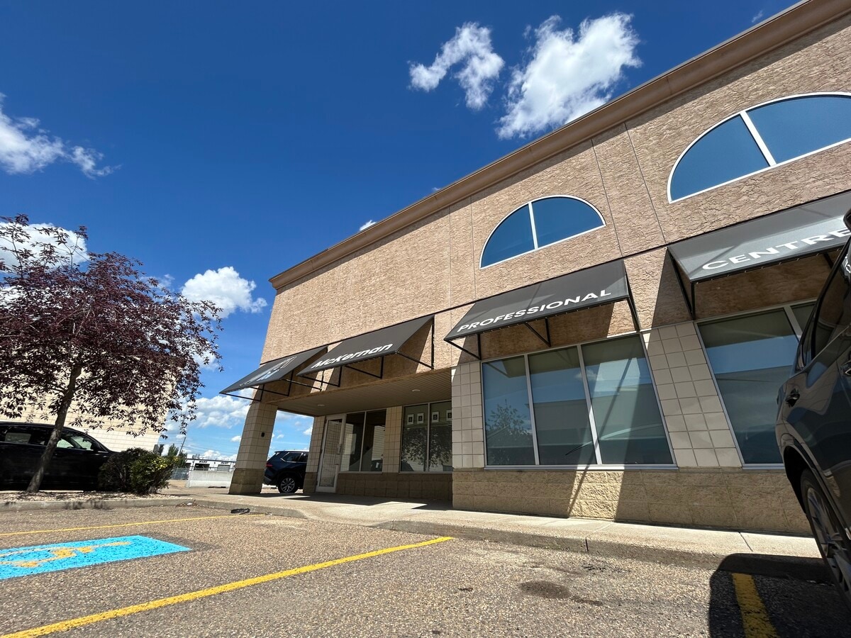 16844-16880 111 Av NW, Edmonton, AB T5M 4C9 - Lot 16880 - - Photo intérieure - Image 2 of 13