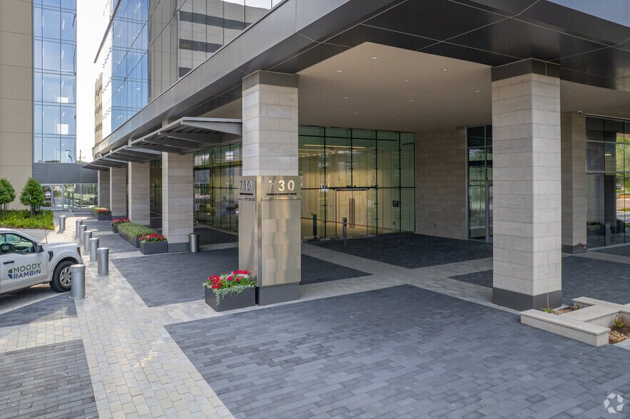 730 Town & Country Blvd, Houston, TX à louer - Photo de l’immeuble – Image 3 sur 4