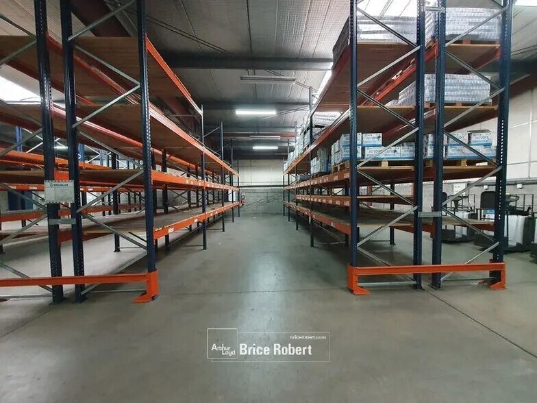 Bureau dans Saint-Quentin-Fallavier à louer - Photo de l’immeuble – Image 2 sur 6