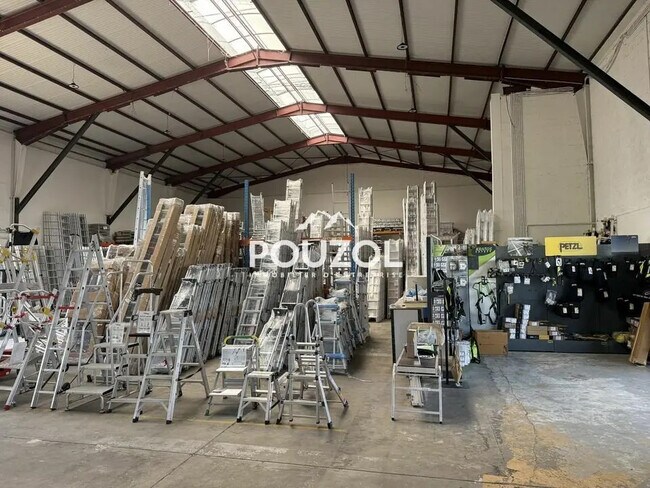 Plus de détails pour Local d'activités à louer