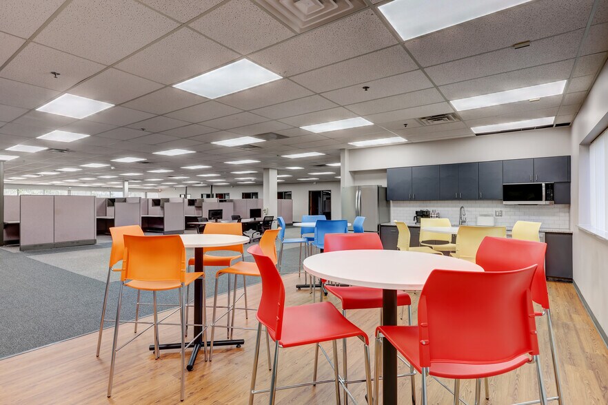 4750 Venture Dr, Ann Arbor, MI à louer - Photo de l’immeuble – Image 2 sur 18