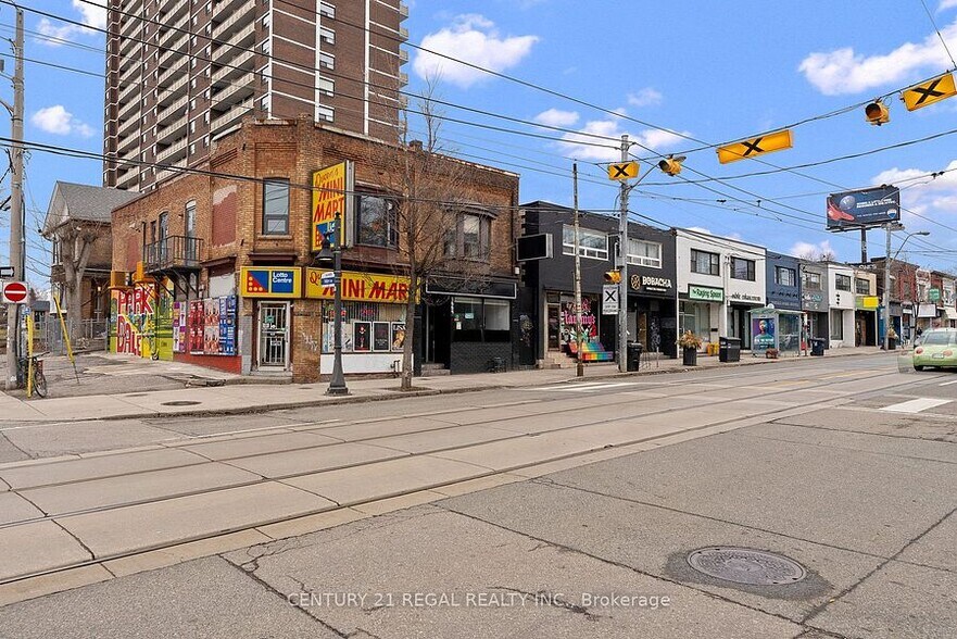 1664 Queen St W, Toronto, ON à vendre - Photo de l’immeuble – Image 2 sur 30