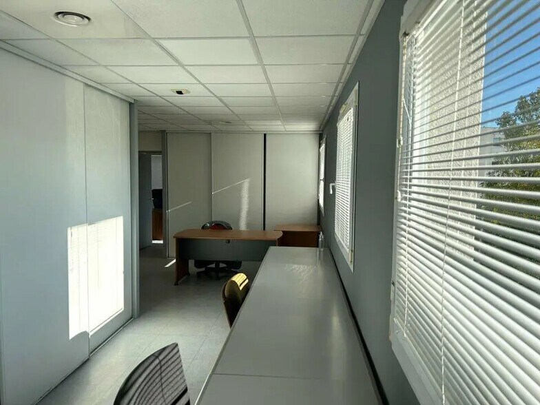 Bureau dans Nîmes à louer - Photo de l’immeuble – Image 1 sur 4