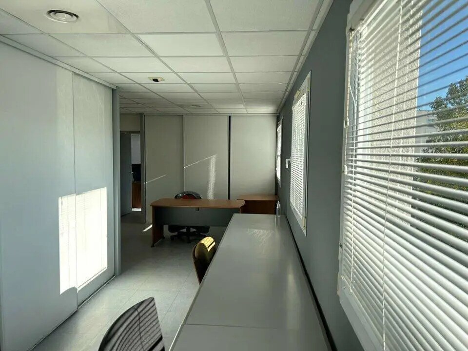 Bureau dans Nîmes à louer Photo de l’immeuble– Image 1 sur 5