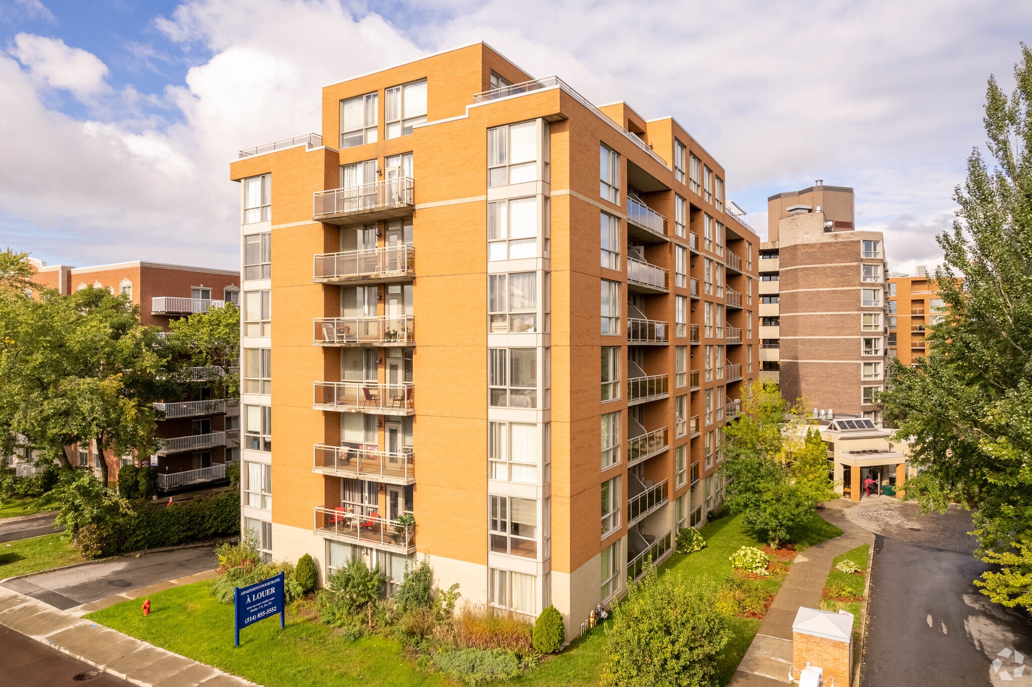 1055 Boul De La Côte-Vertu, Saint-Laurent, QC à vendre Photo principale– Image 1 sur 6