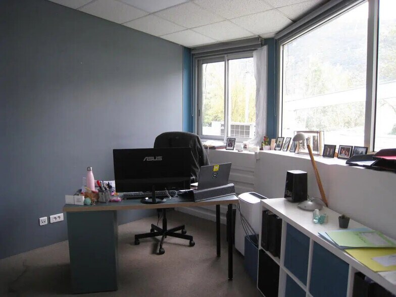 Bureau dans Gémenos à louer - Photo de l’immeuble – Image 3 sur 5