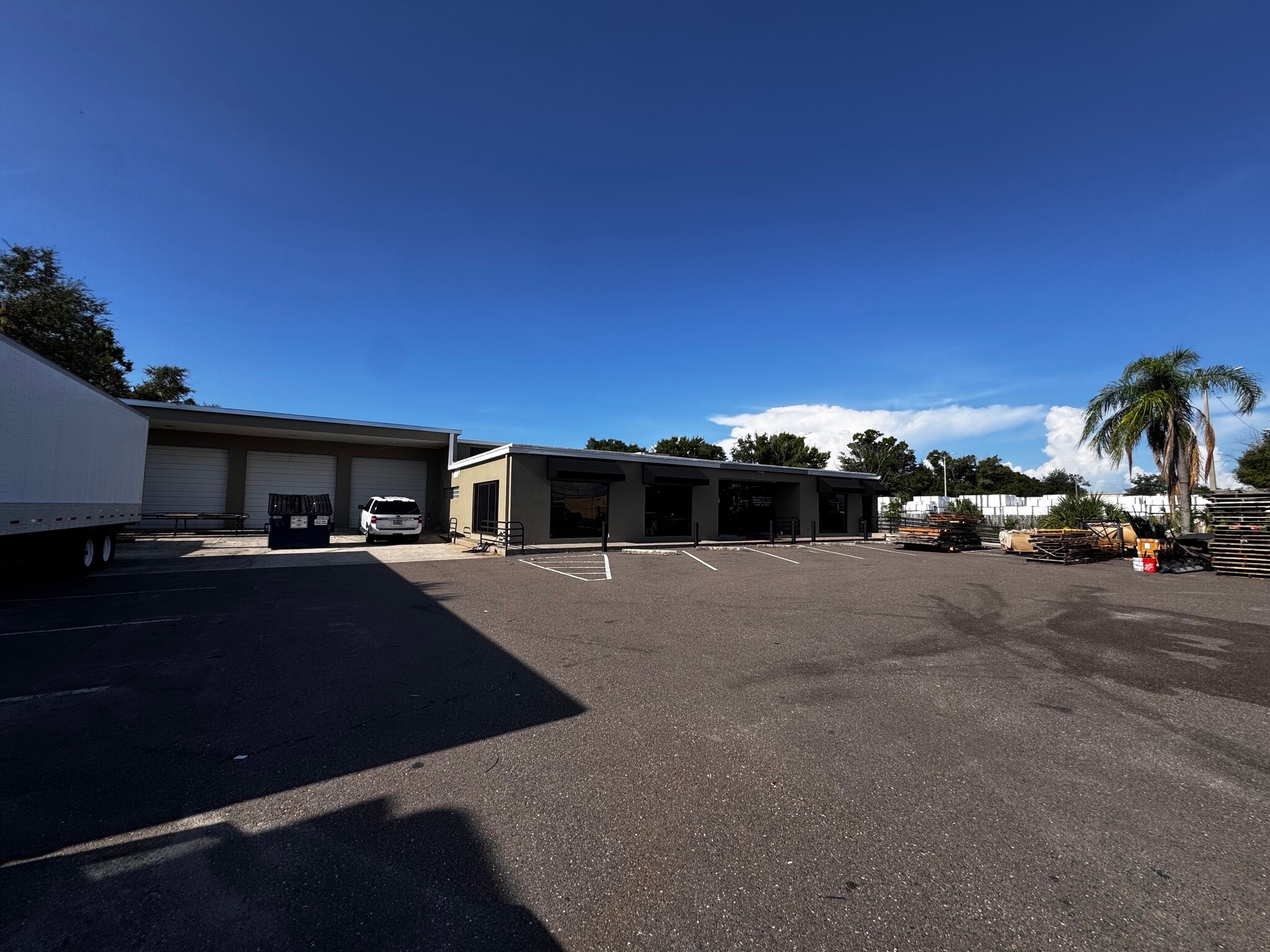 3810 W Osborne Ave, Tampa, FL à louer Photo de l’immeuble– Image 1 sur 1