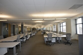 350 Convention Way, Redwood City, CA à louer Photo intérieure– Image 2 sur 6