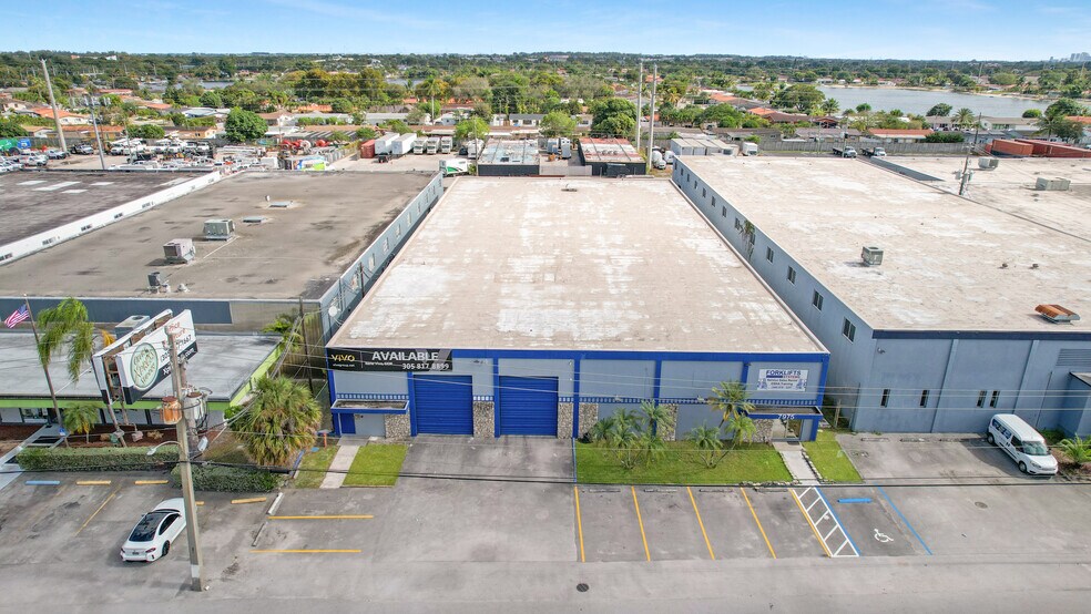 7975-7985 W 20th Ave, Hialeah, FL à louer - Photo de l’immeuble – Image 2 sur 9