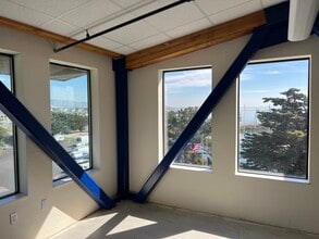 1160 Brickyard Cove Rd, Richmond, CA à louer Photo intérieure– Image 2 sur 4