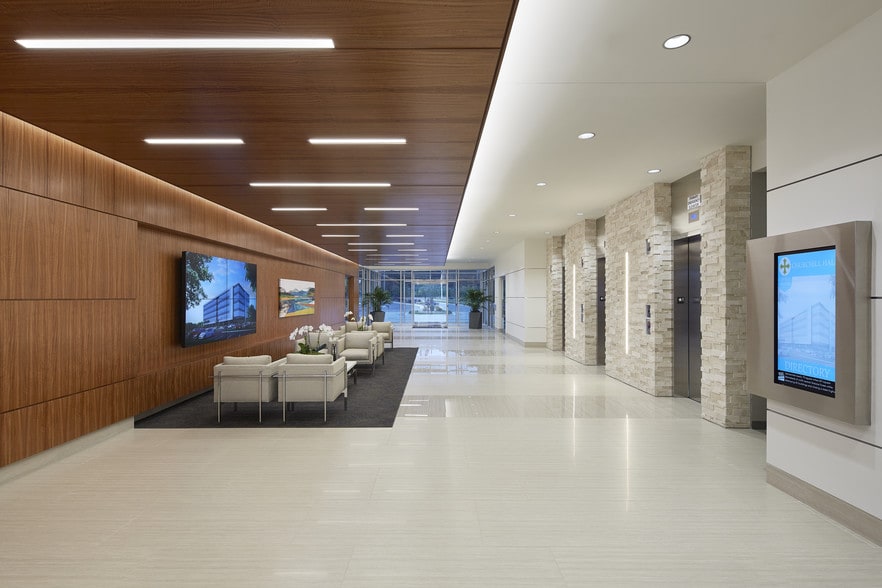 5425 Page Rd, Durham, NC à louer - Hall d’entrée – Image 3 sur 13