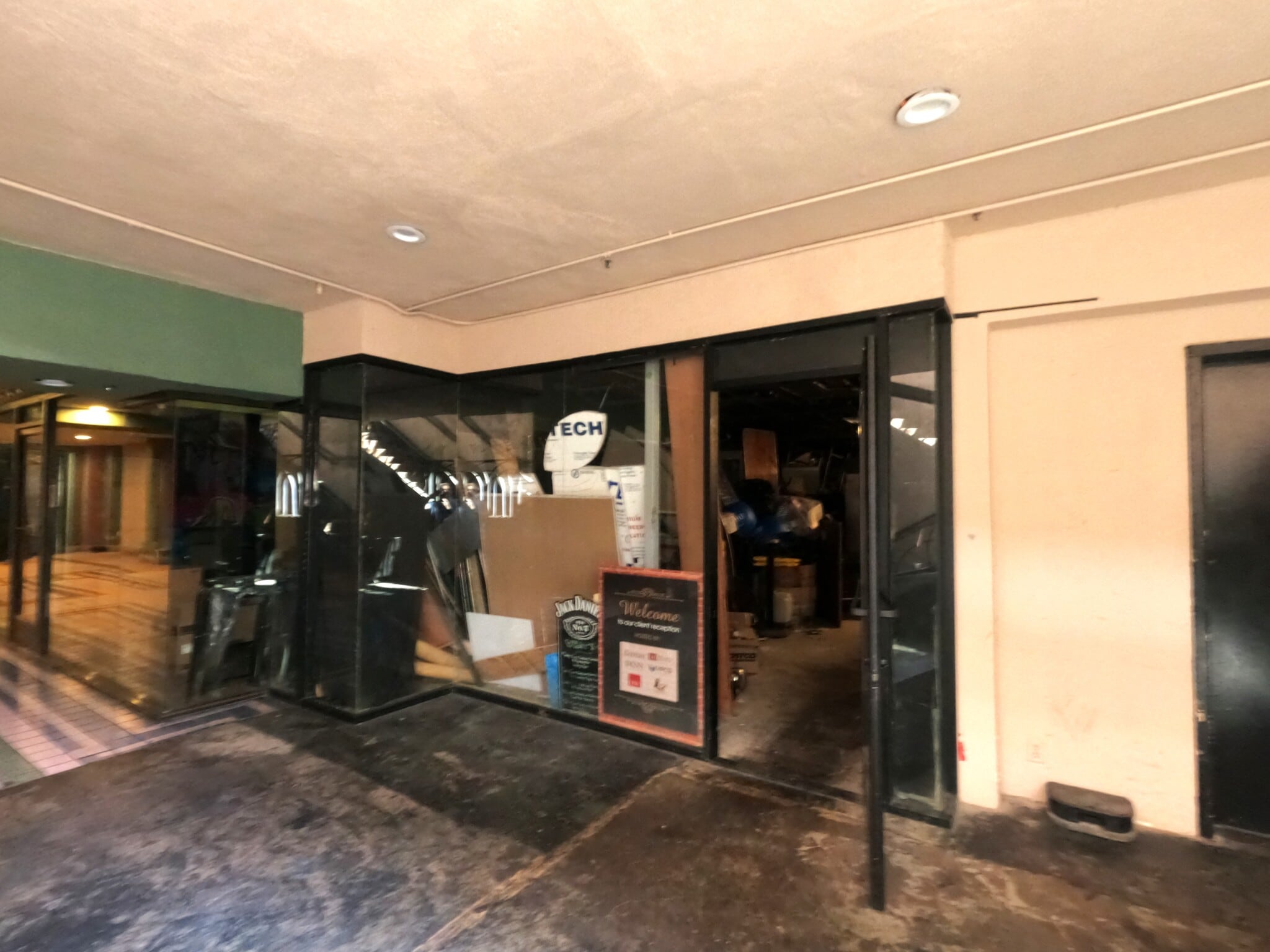 219 Pine Ave, Long Beach, CA à louer Photo de l’immeuble– Image 1 sur 10