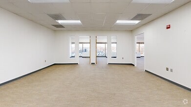 6 Montgomery Village Ave, Gaithersburg, MD à louer Numérisation 3D Matterport– Image 1 sur 12