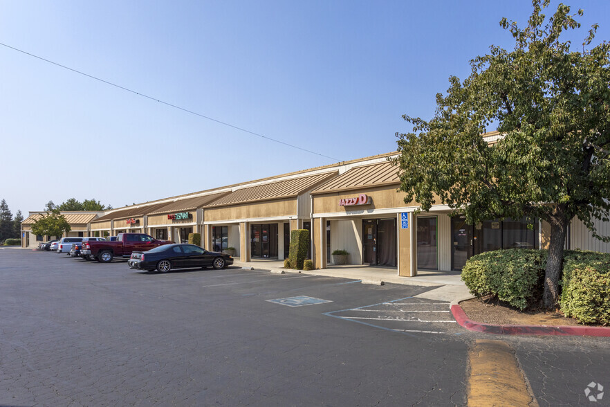 2700-2780 W Shaw Ave, Fresno, CA à louer - Photo de l’immeuble – Image 3 sur 9
